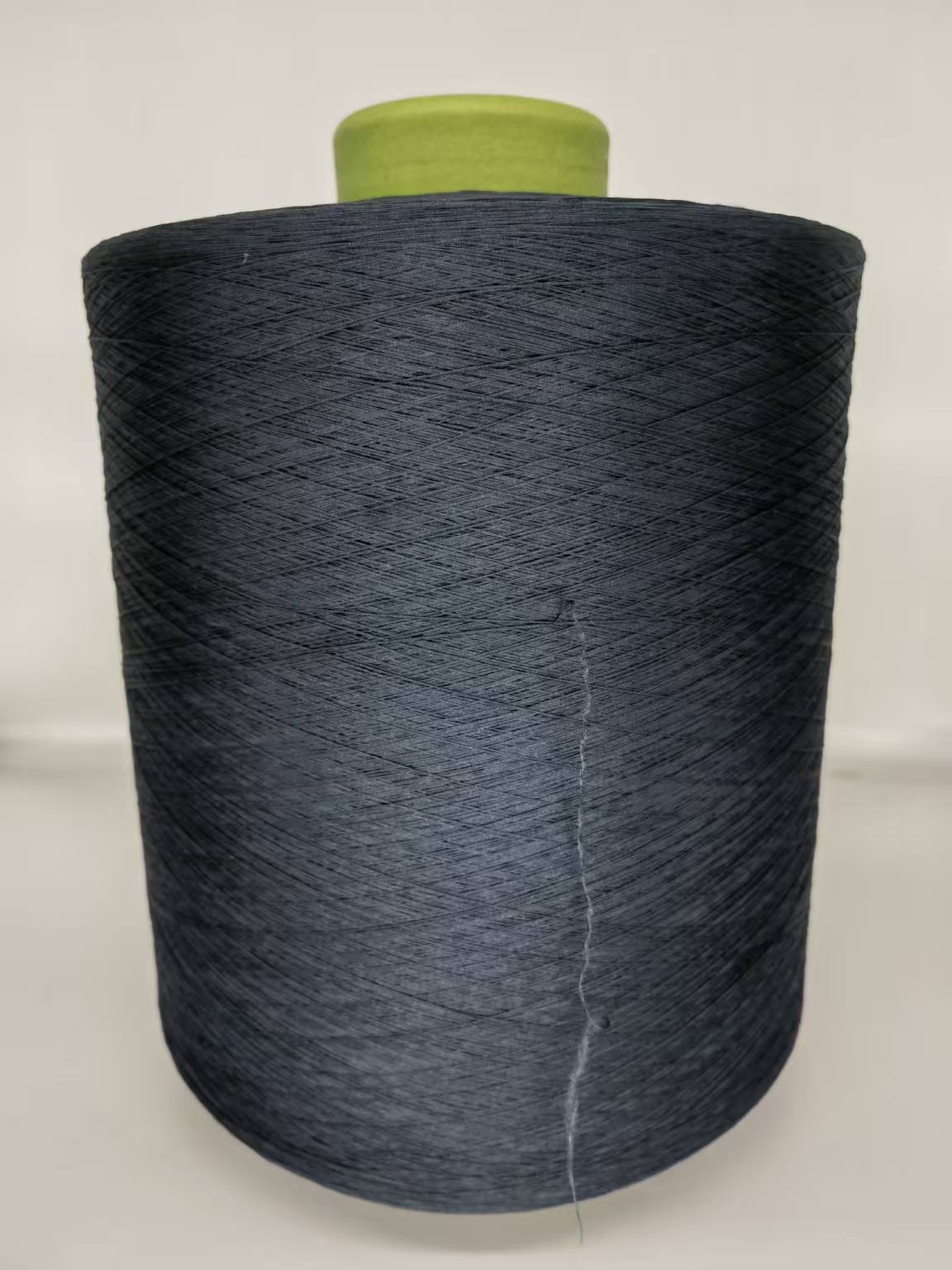 Polyester benang hitam